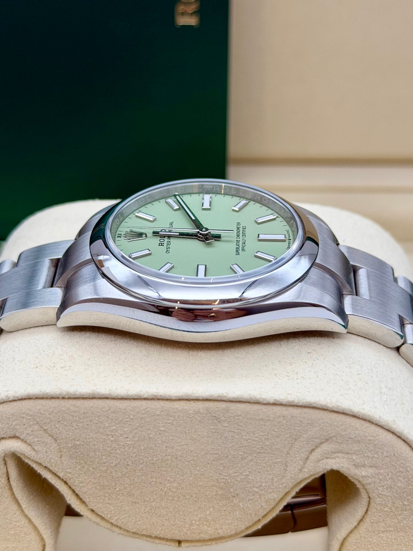 Rolex Oyster 124200 full set 06/2026