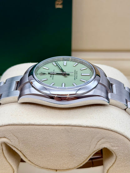 Rolex Oyster 124200 full set 06/2026