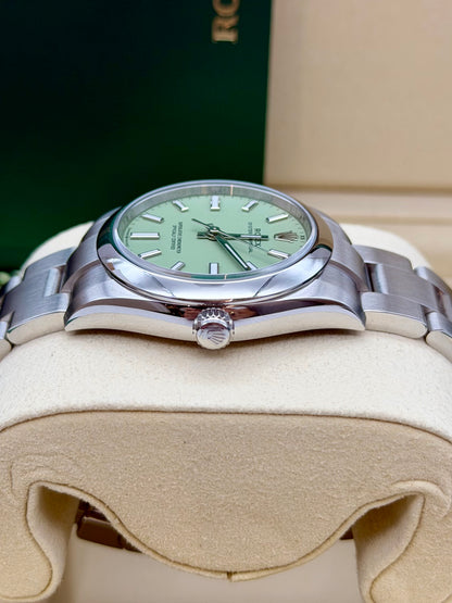 Rolex Oyster 124200 full set 06/2026